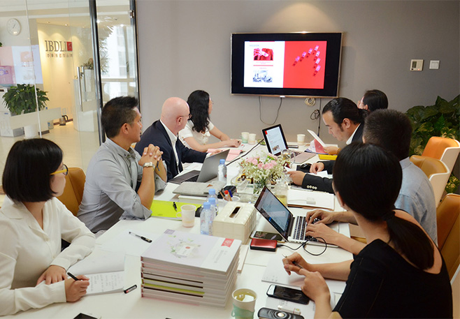 6新聞-09法國POY公司總裁Philippe-到訪李華清設(shè)計_06 6新聞-09法國POY公司總裁Philippe-到訪李華清設(shè)計_06