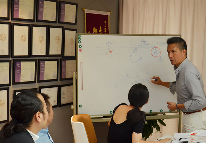 6新聞-09法國POY公司總裁Philippe-到訪李華清設(shè)計_12