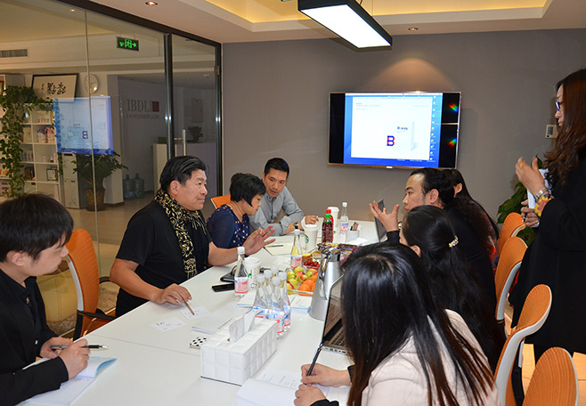 6新聞-16法國設(shè)計公司到訪李華清_03-04